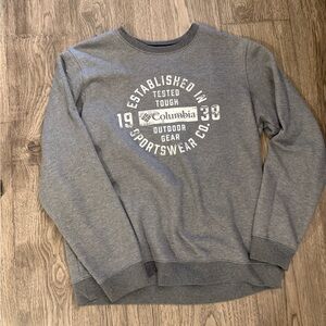 size M
gray columbia crewneck